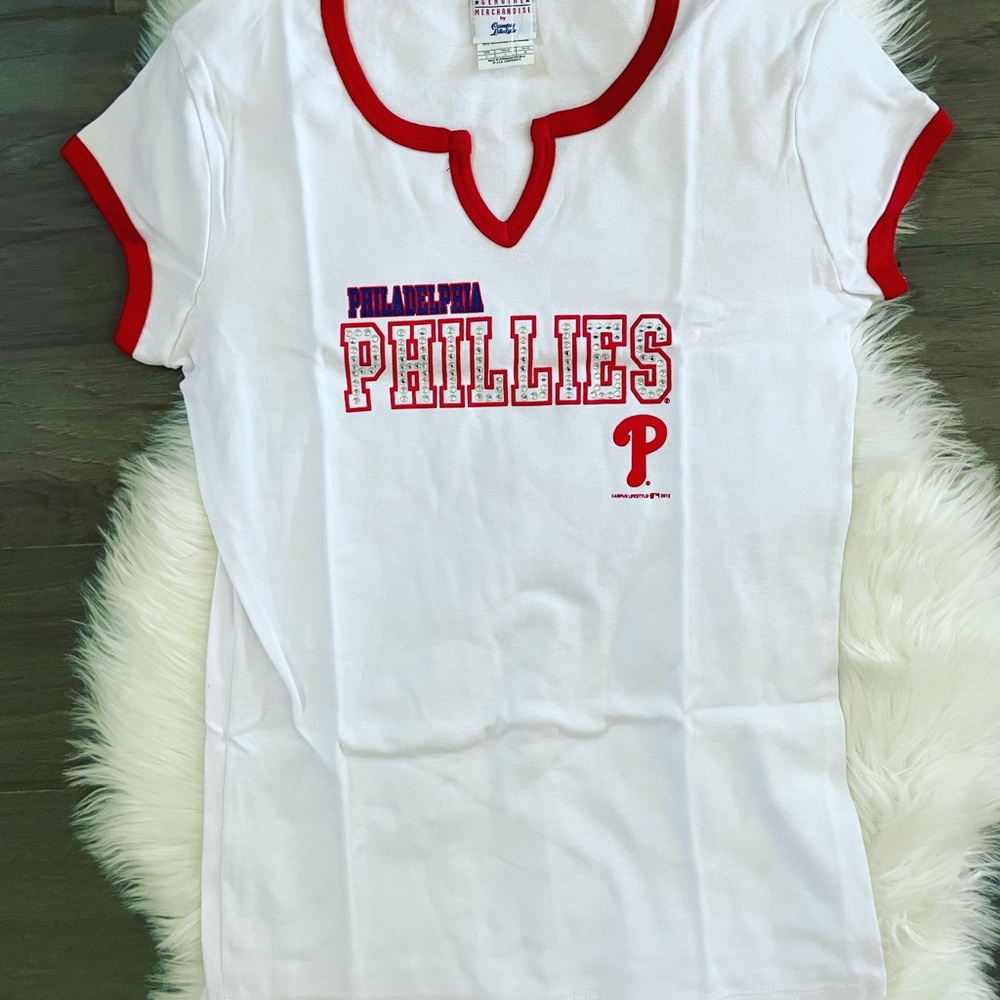 Phillies T-shirt Size L NWT